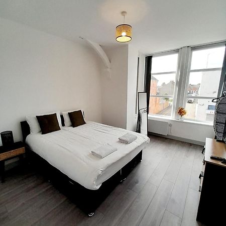 1 & 2 Bed Apartments - Desborough, Kettering, Cosy, Parking, Family, Wifi Кеттерінг Екстер'єр фото