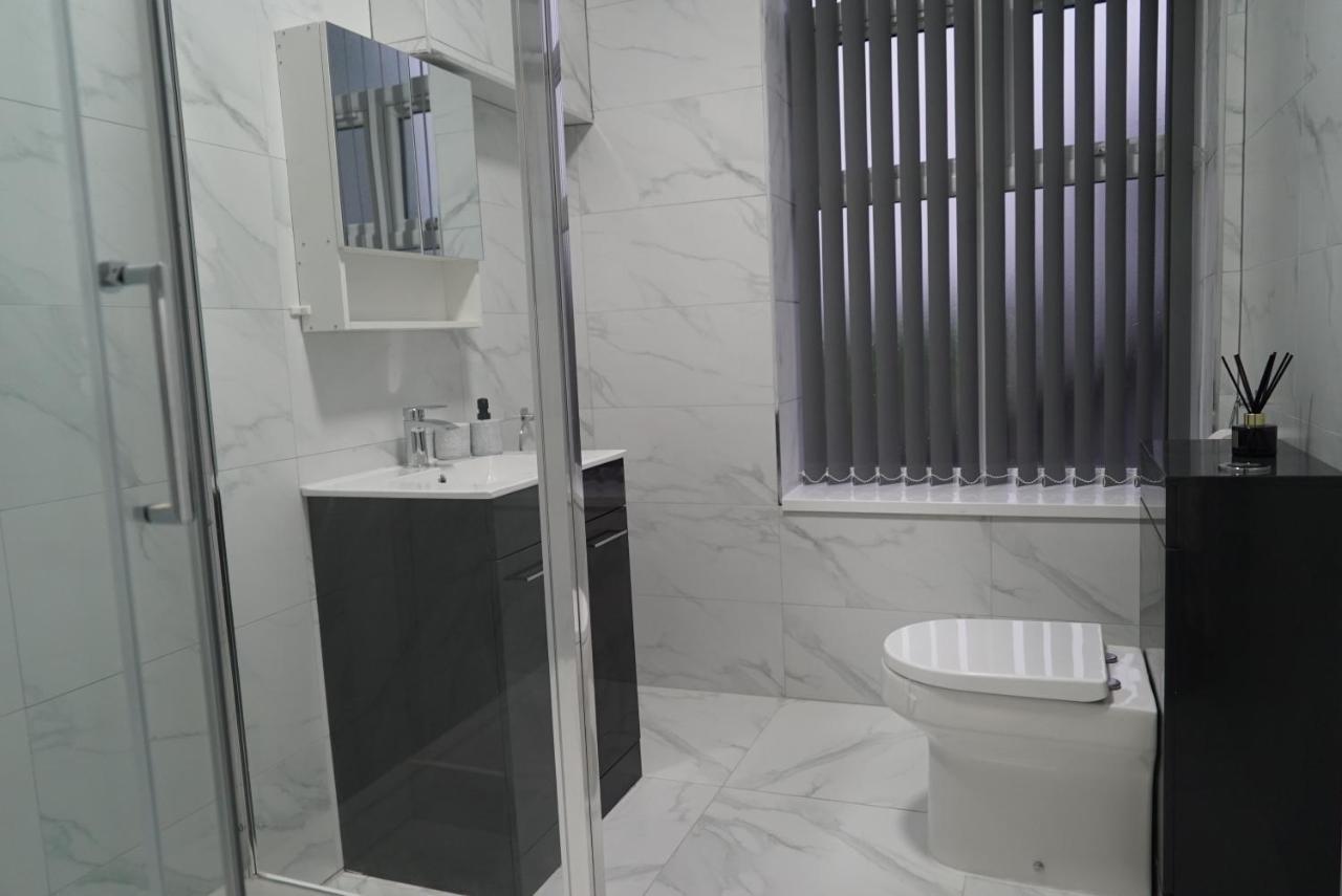 1 & 2 Bed Apartments - Desborough, Kettering, Cosy, Parking, Family, Wifi Кеттерінг Екстер'єр фото
