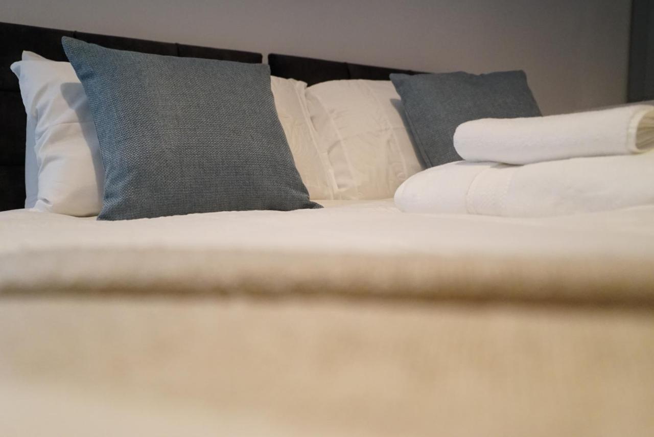 1 & 2 Bed Apartments - Desborough, Kettering, Cosy, Parking, Family, Wifi Кеттерінг Екстер'єр фото