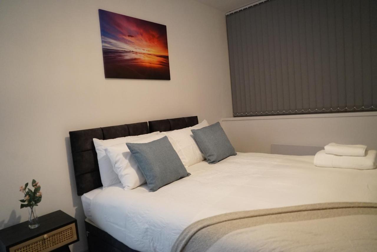 1 & 2 Bed Apartments - Desborough, Kettering, Cosy, Parking, Family, Wifi Кеттерінг Екстер'єр фото