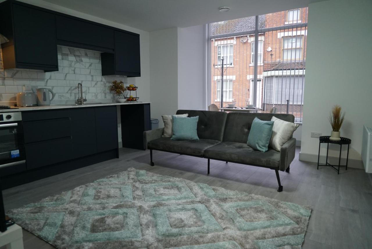 1 & 2 Bed Apartments - Desborough, Kettering, Cosy, Parking, Family, Wifi Кеттерінг Екстер'єр фото