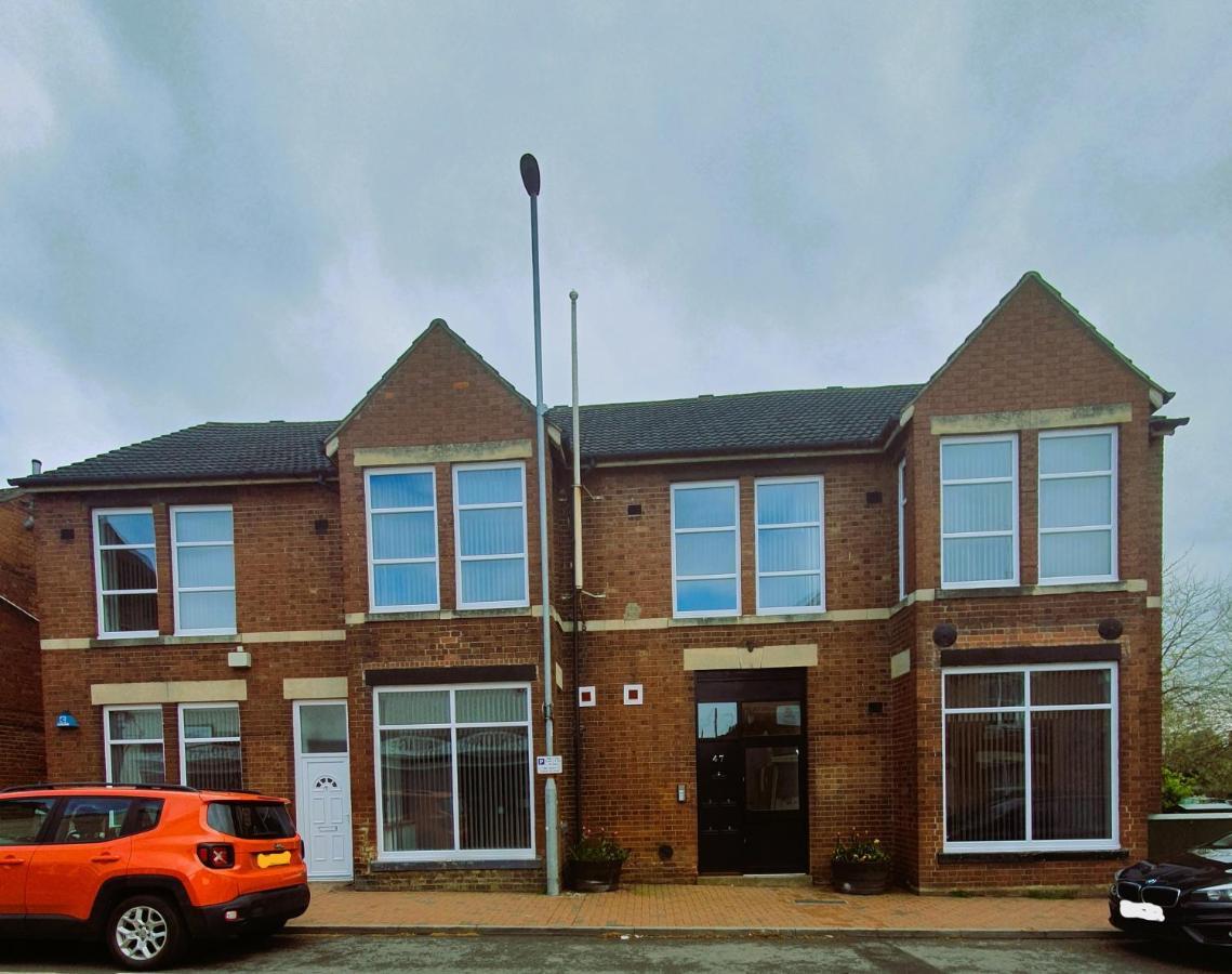 1 & 2 Bed Apartments - Desborough, Kettering, Cosy, Parking, Family, Wifi Кеттерінг Екстер'єр фото