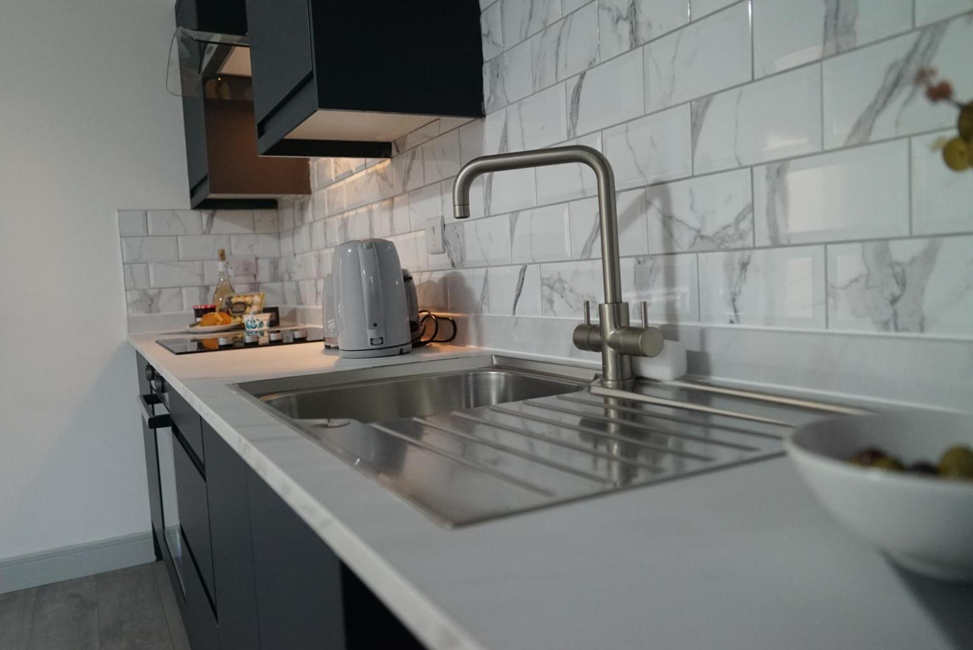 1 & 2 Bed Apartments - Desborough, Kettering, Cosy, Parking, Family, Wifi Кеттерінг Екстер'єр фото