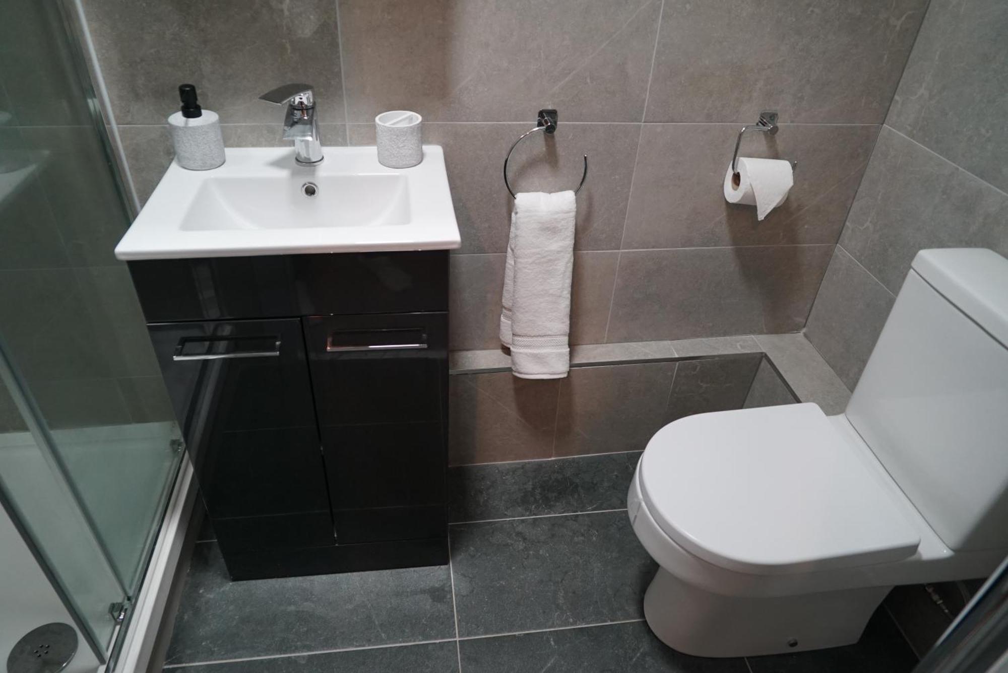 1 & 2 Bed Apartments - Desborough, Kettering, Cosy, Parking, Family, Wifi Кеттерінг Екстер'єр фото
